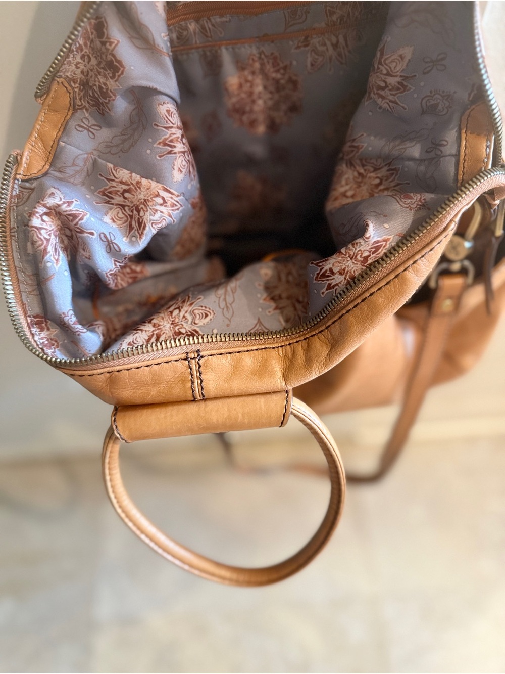 HOBO Sheila Satchel - Picture 8 of 16